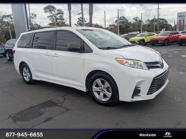 Toyota Sienna LE 7-Passenger FWD with Auto-Access Seat