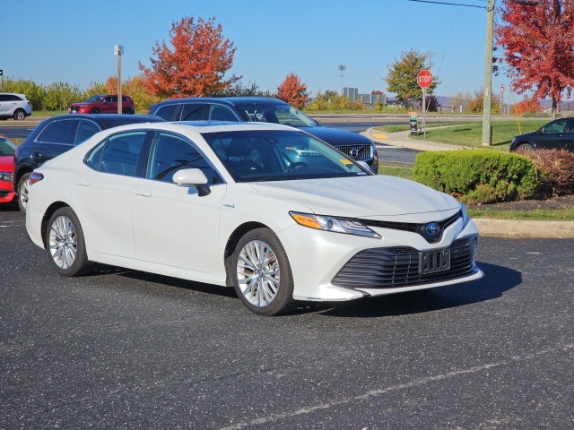Toyota Camry Hybrid XLE FWD