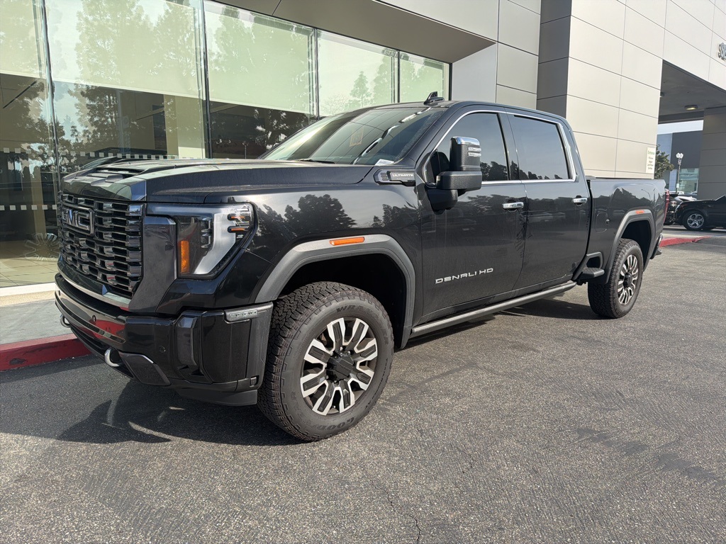 GMC Sierra 3500HD Denali Ultimate Crew Cab 4WD