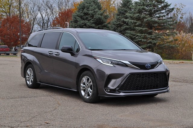 Toyota Sienna XSE 7-Passenger AWD