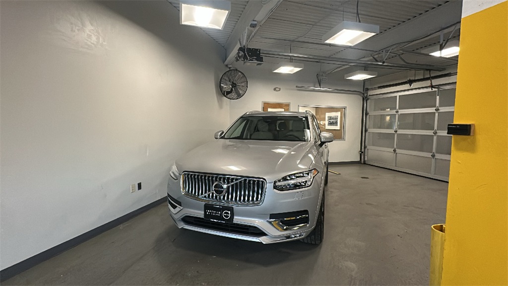 Volvo XC90 B6 Plus Bright Theme 7-Passenger AWD