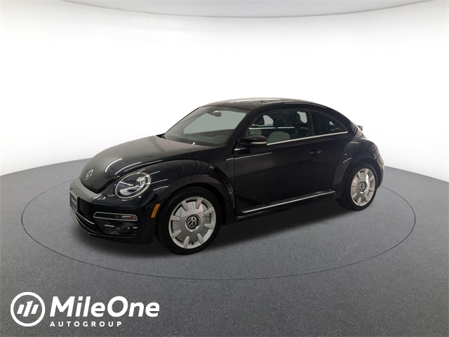 Volkswagen Beetle 2.0T SE Hatchback FWD